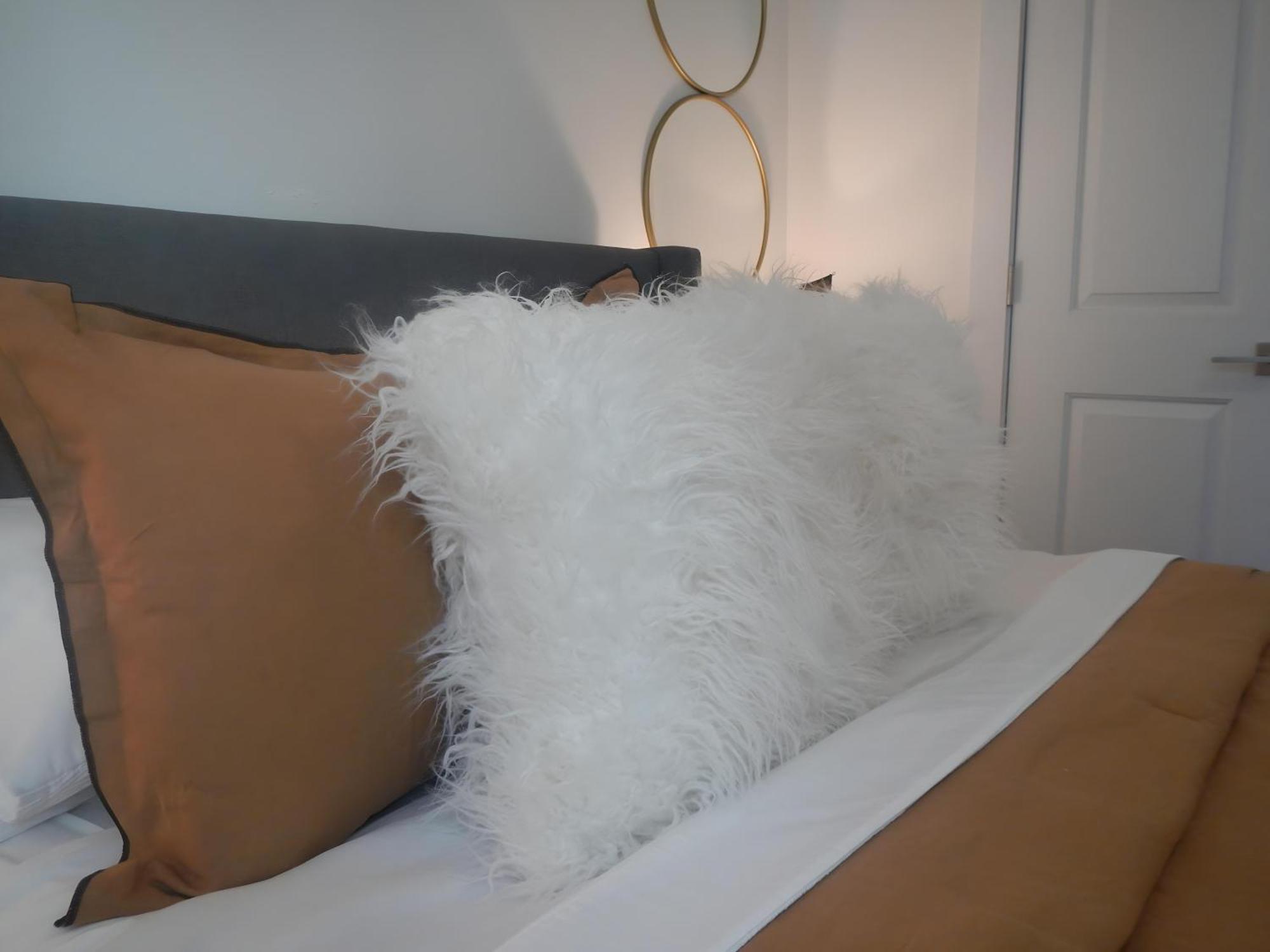 Daire Contemporary Downtown Your Base For Adventures! *