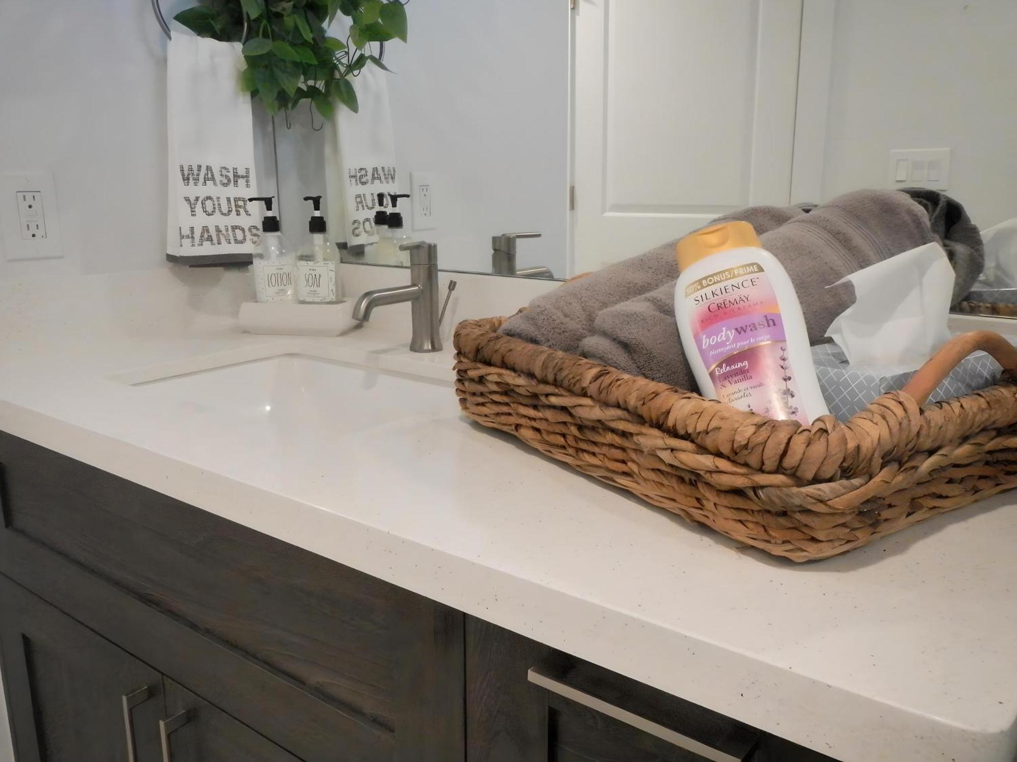 Contemporary Downtown Your Base For Adventures! Apartamento