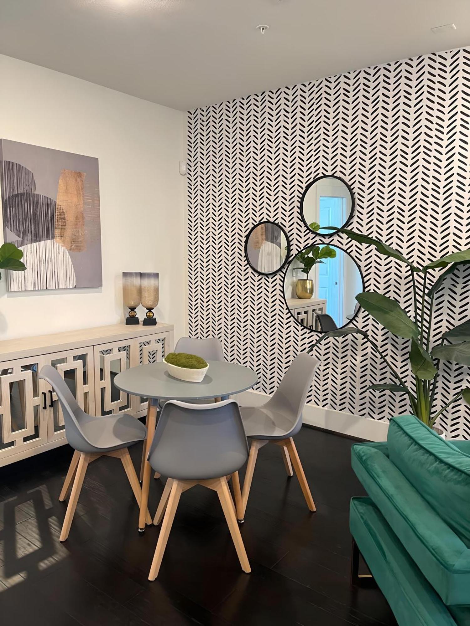 Contemporary Downtown Your Base For Adventures! Daire Houston